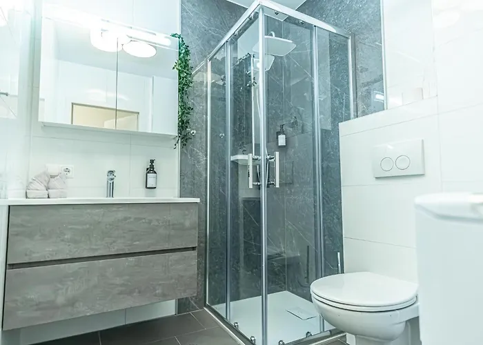 Apartman Modern 1br & 1lr With Balcony 9-min To Center