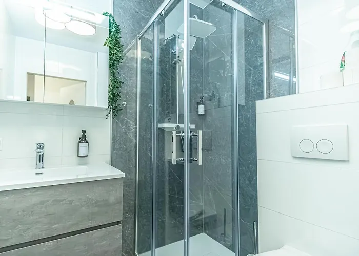 Apartman Modern 1br & 1lr With Balcony 9-min To Center
