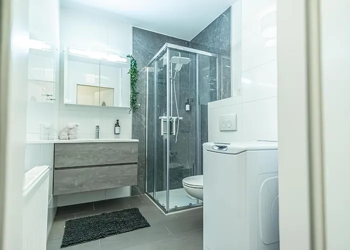 Apartman Modern 1br & 1lr With Balcony 9-min To Center *