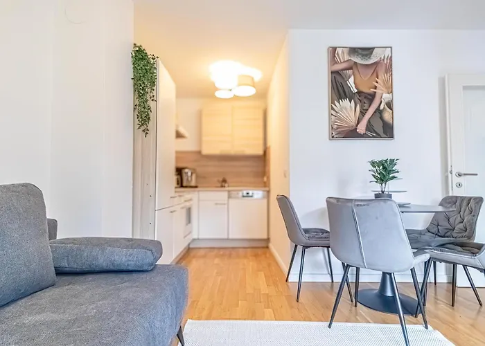 Apartman Modern 1br & 1lr With Balcony 9-min To Center Bécs