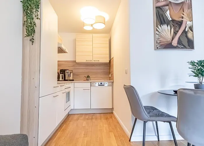 Apartman Modern 1br & 1lr With Balcony 9-min To Center