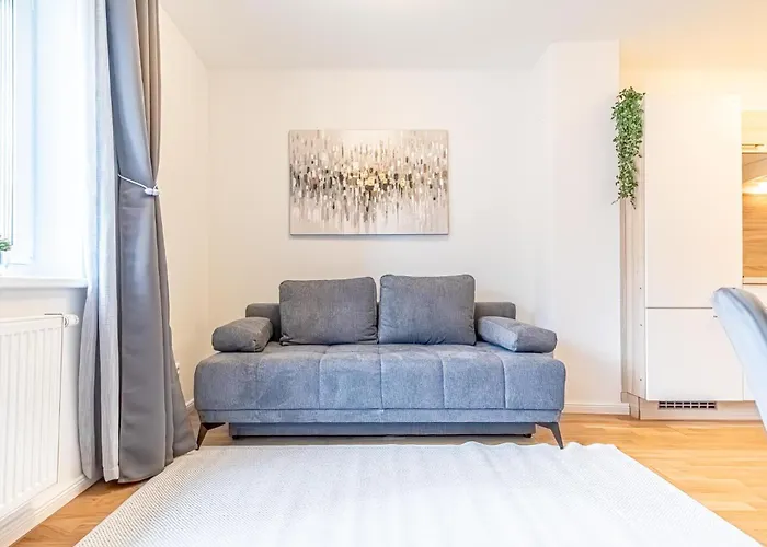 Modern 1br & 1lr With Balcony 9-min To Center Apartman *